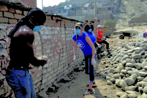 Lindsay McClintic durante en voluntariado en Lima, Perú.