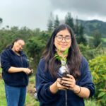 Estudiantes de la U-M en una escuela secundaria rural en Otavalo (María Fernanda Aguilar López). Crédito de la imagen: Janis Carrion-Paute y Fernanda Pires.