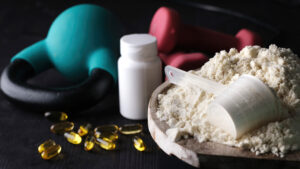Proteína en polvo y suplementos deportivos para un estilo de vida saludable y activo. Foto por: Ievgen Skrypko / Adobe Stock
